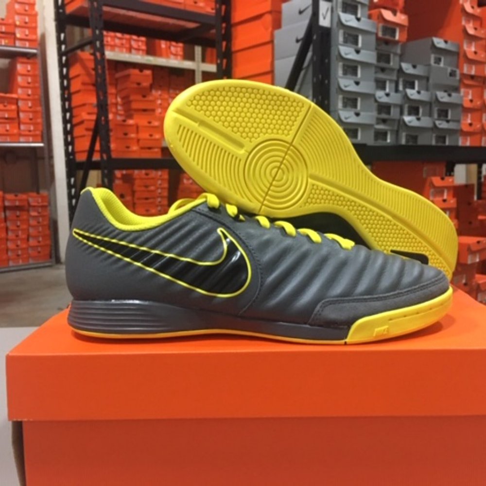 NEW! Nike Men's Legend 7 Academy IC Soccer Shoes!